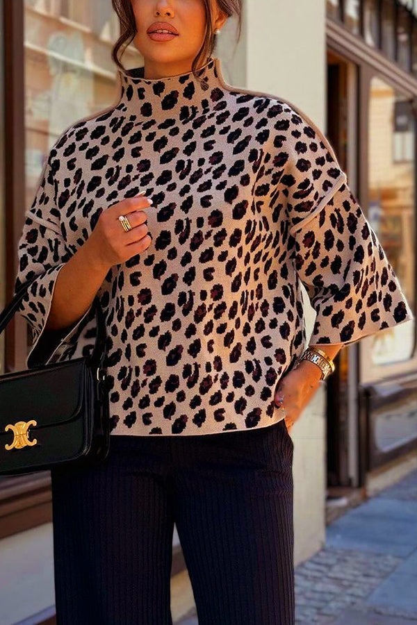 Mirla | Mysig Stickad Tröja med Leopardmönster och Avslappnad Rullkrage-Eva Jonsson