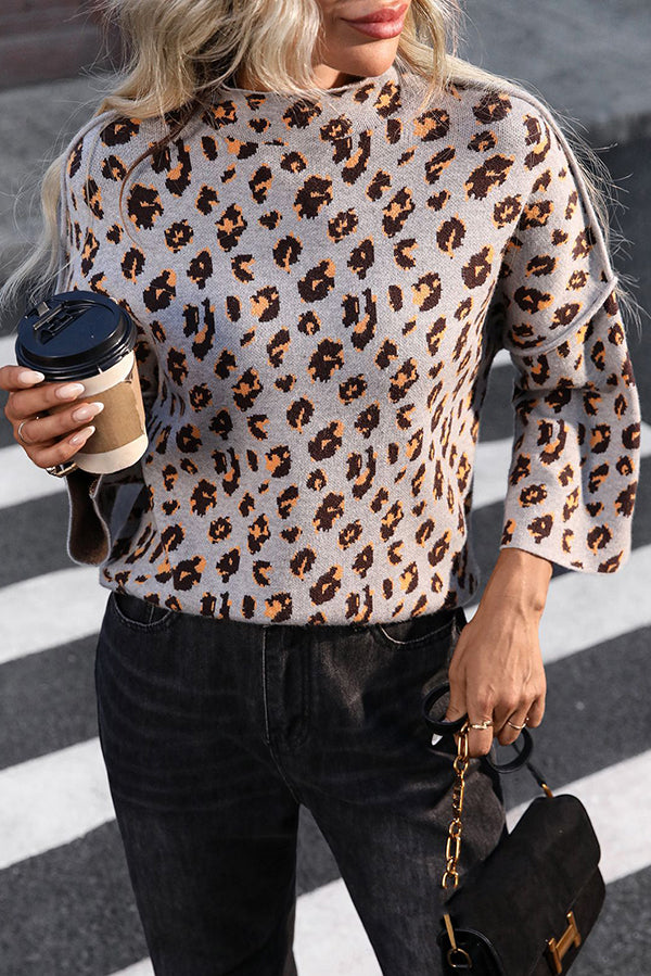 Mirla | Mysig Stickad Tröja med Leopardmönster och Avslappnad Rullkrage-Eva Jonsson