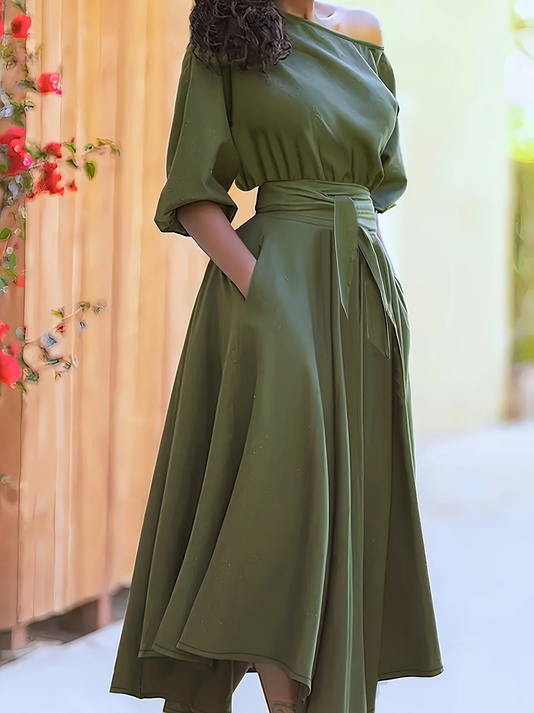 Mirla | Off Shoulder Midi Klänning med bälte och asymmetrisk fåll-Eva Jonsson