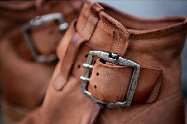 Mirla | Öppna high top sandaler med kilklack och spänne för damer-Eva Jonsson