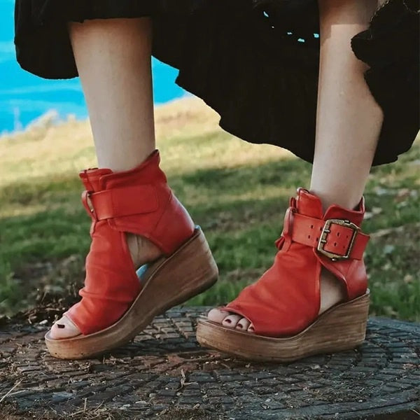Mirla | Öppna high top sandaler med kilklack och spänne för damer-Eva Jonsson