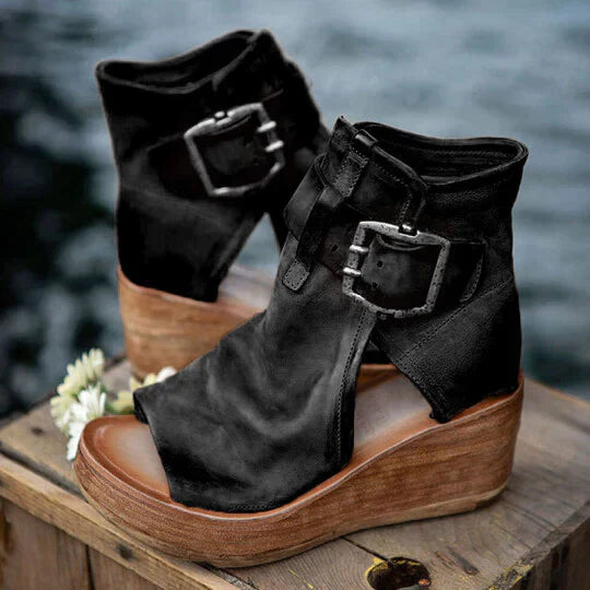 Mirla | Öppna high top sandaler med kilklack och spänne för damer-Eva Jonsson