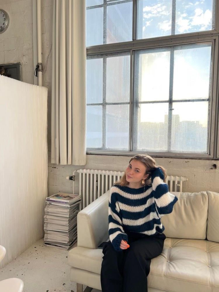 Mirla | Överdimensionerad Stickad Tröja med Rund Halsringning och Långa Ärmar-Eva Jonsson