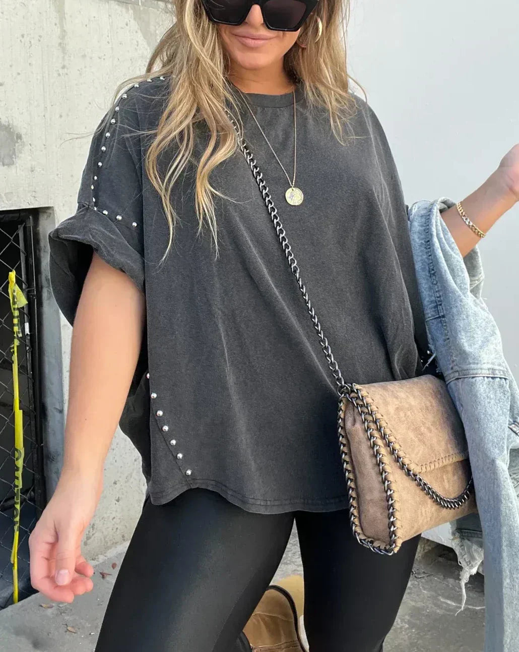Mirla | Oversized Skjorta med Nitar-Eva Jonsson