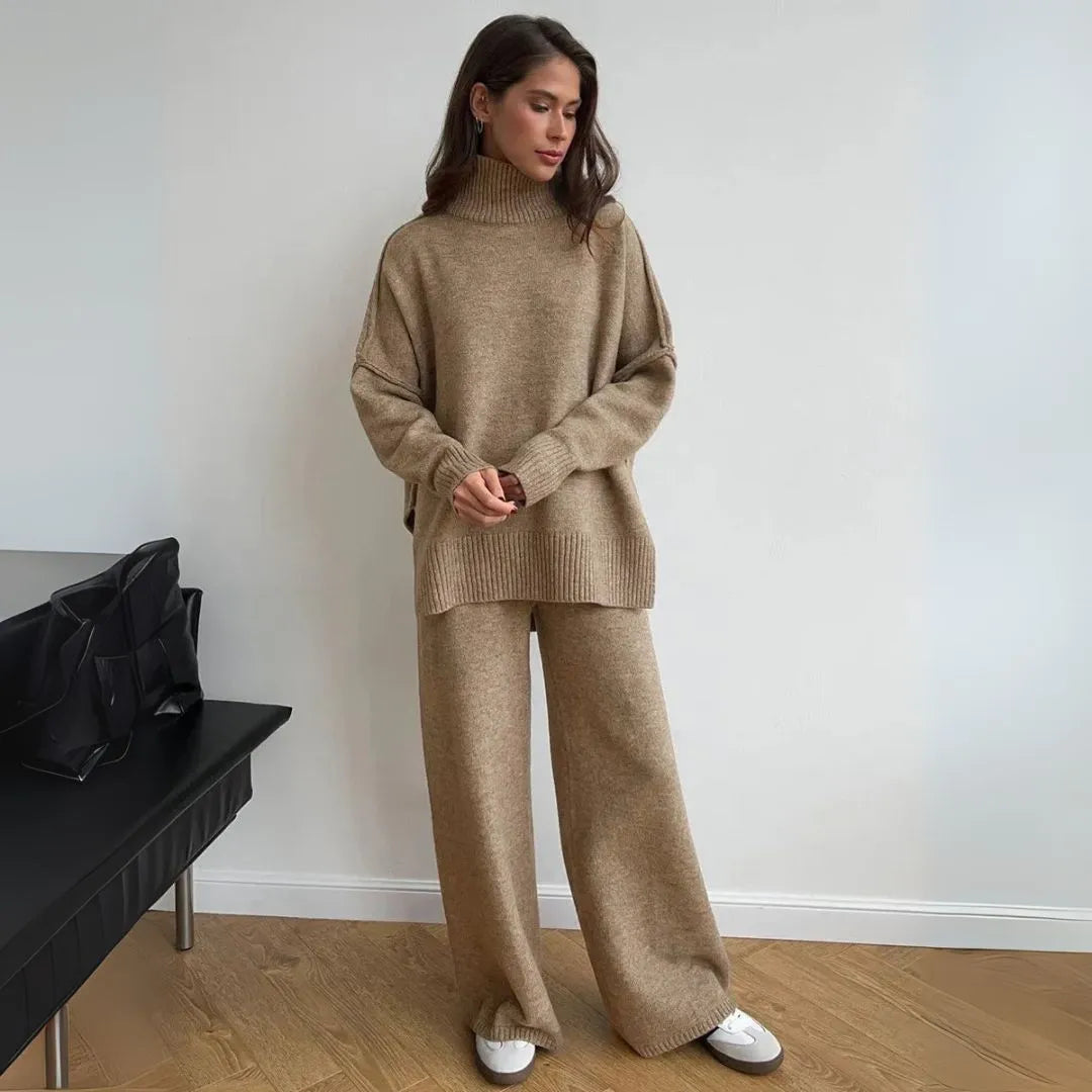 Mirla | Överstor Loungewear-Set med Rullkrage och Vida Byxor-Eva Jonsson
