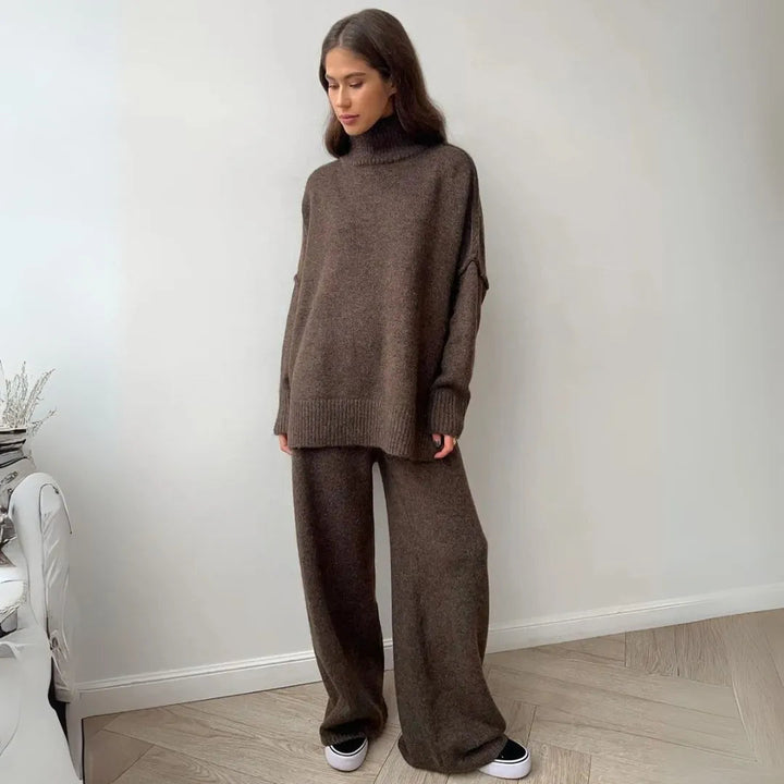 Mirla | Överstor Loungewear-Set med Rullkrage och Vida Byxor-Eva Jonsson