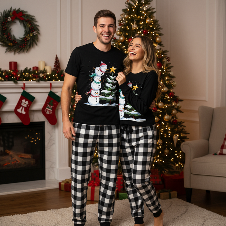 Mirla | Par Svart-Vitt Rutigt Jul Kortärmad Pyjamasset med Snögubbe- och Julgranstryck-Eva Jonsson