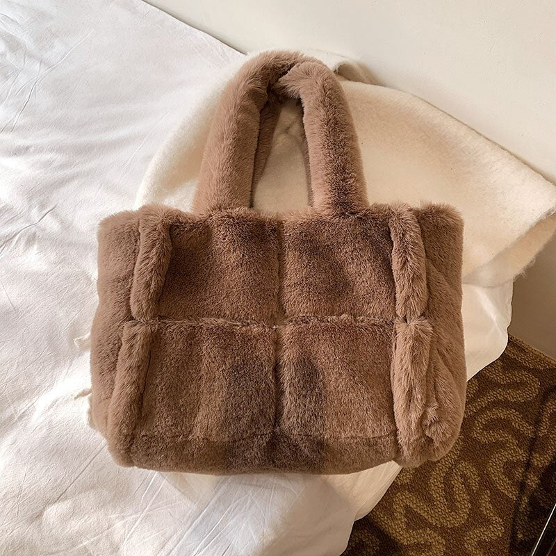 Mirla | Pipe Plush Handväska - En Bekväm och Vinterlig Damsväska-Eva Jonsson