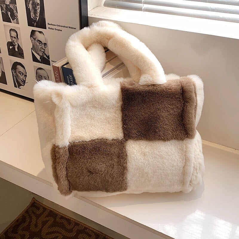 Mirla | Pipe Plush Handväska - En Bekväm och Vinterlig Damsväska-Eva Jonsson