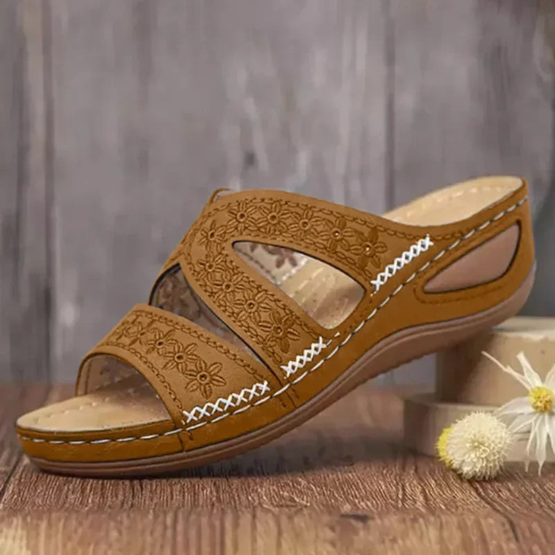 Mirla | Premium ortopediska sandaler med kilklack och öppen tåparti-Eva Jonsson