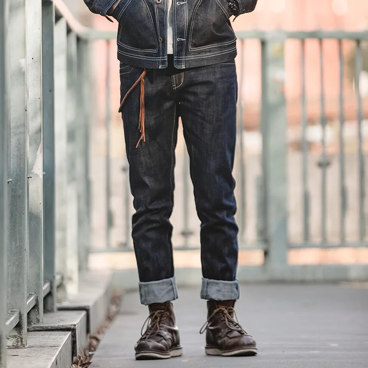 Mirla | Raw Selvage Denim Jeans med graffiti och ponnyhårs patch för män-Eva Jonsson