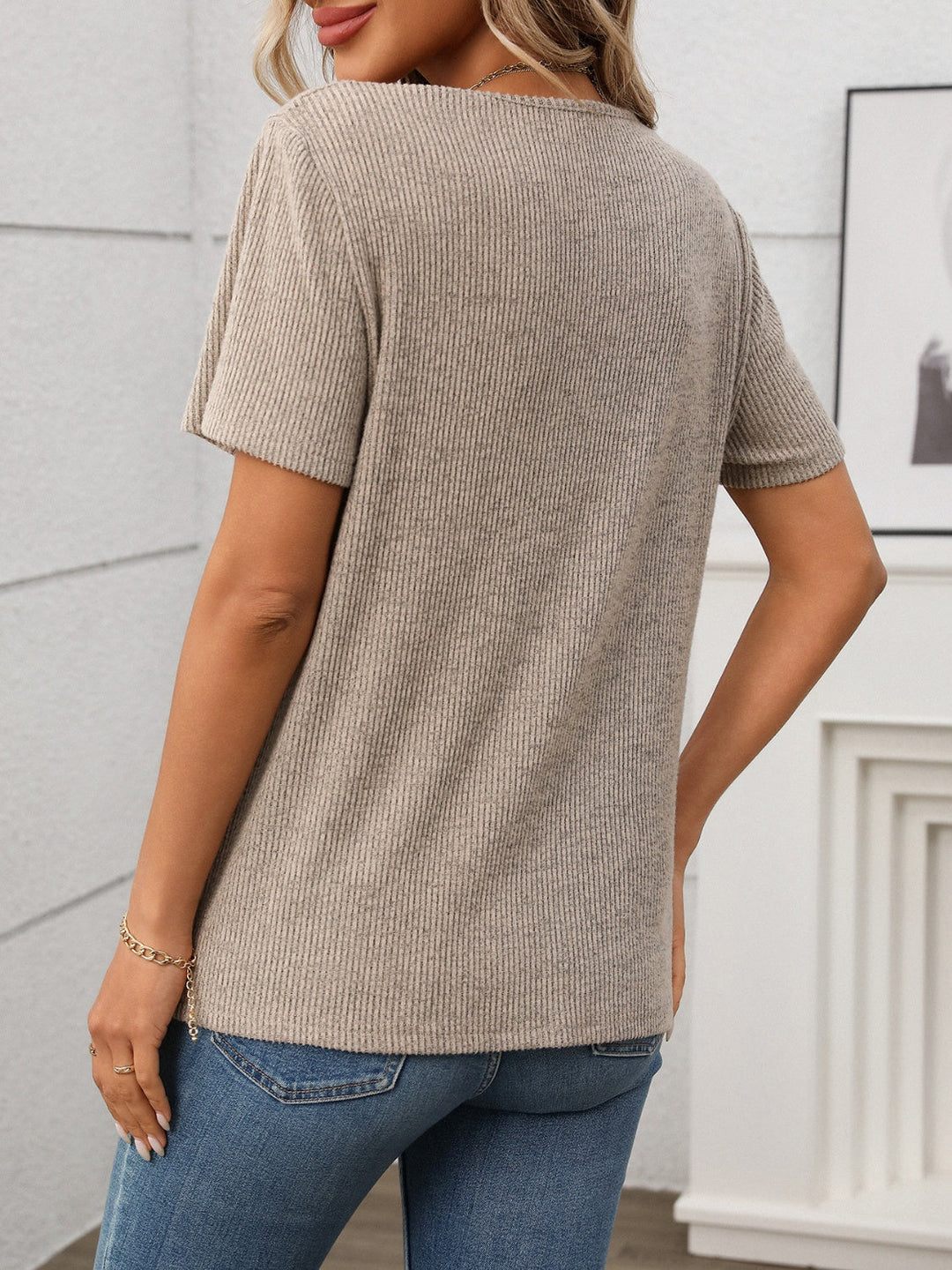Mirla | Ribbade V-ringad Kortärmad T-shirt-Eva Jonsson