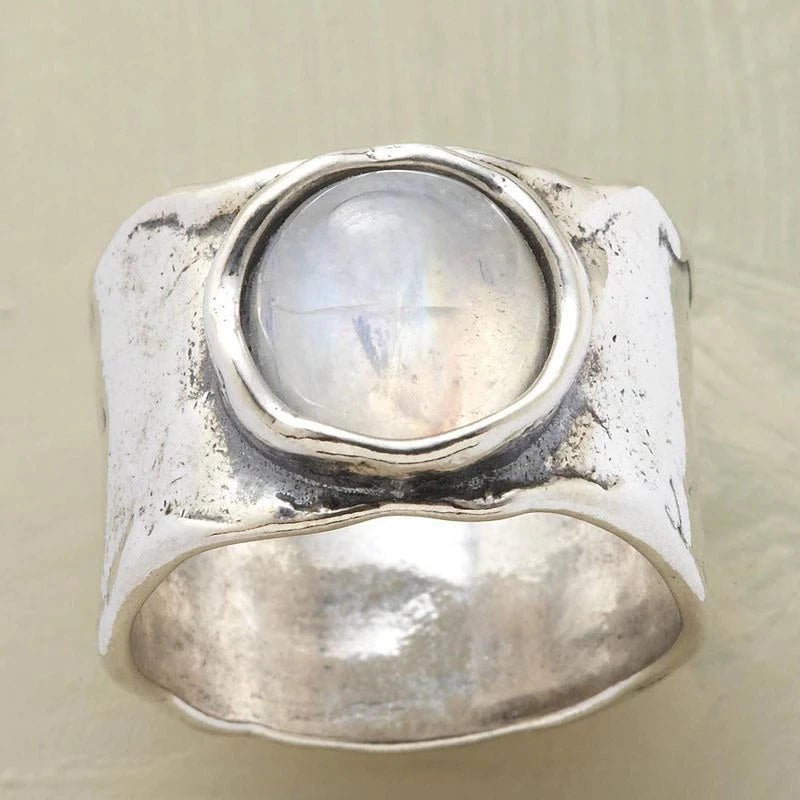 Mirla | Ring med skimrande månsten-Eva Jonsson
