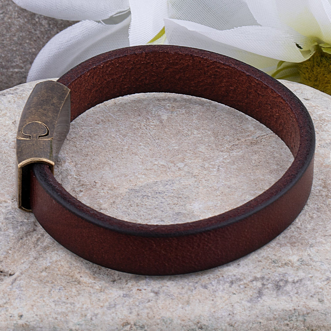 Mirla | Robust läderarmband med mässingsspänne-Eva Jonsson