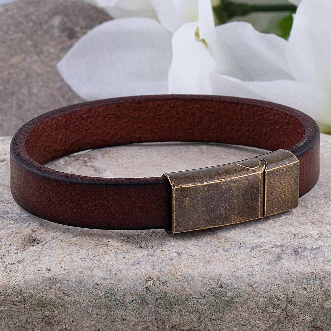 Mirla | Robust läderarmband med mässingsspänne-Eva Jonsson