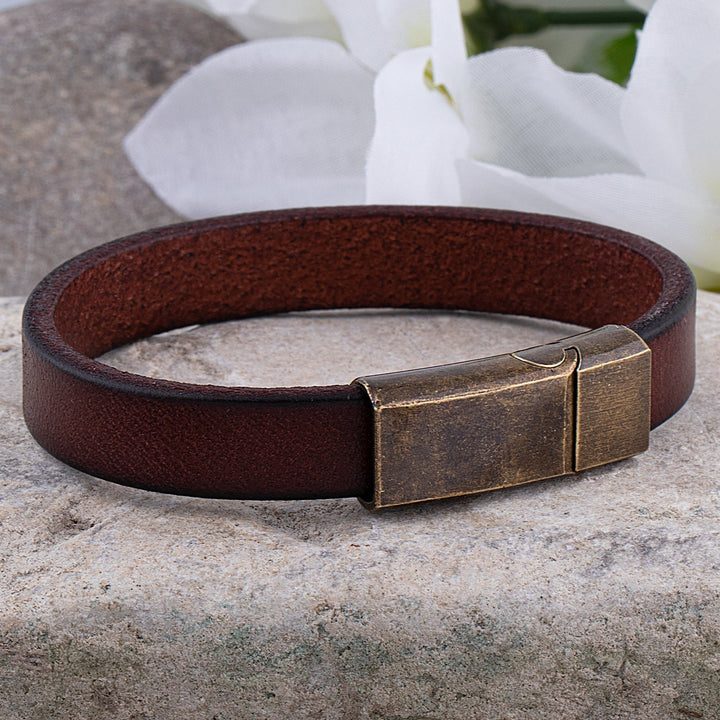 Mirla | Robust läderarmband med mässingsspänne-Eva Jonsson