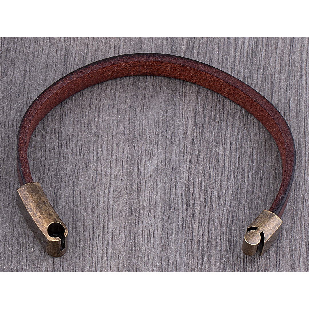 Mirla | Robust läderarmband med mässingsspänne-Eva Jonsson