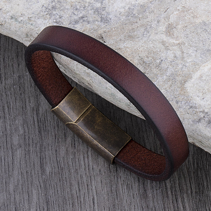 Mirla | Robust läderarmband med mässingsspänne-Eva Jonsson