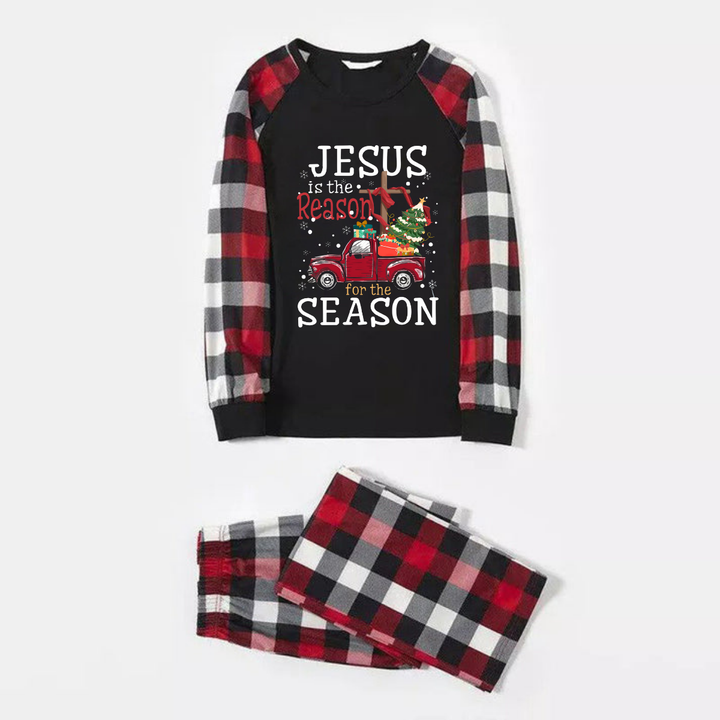 Mirla | Röd och Grå Rutig Julpyjamas-Set med Jesus Är Anledningen Till Säsongen Texttryck-Eva Jonsson