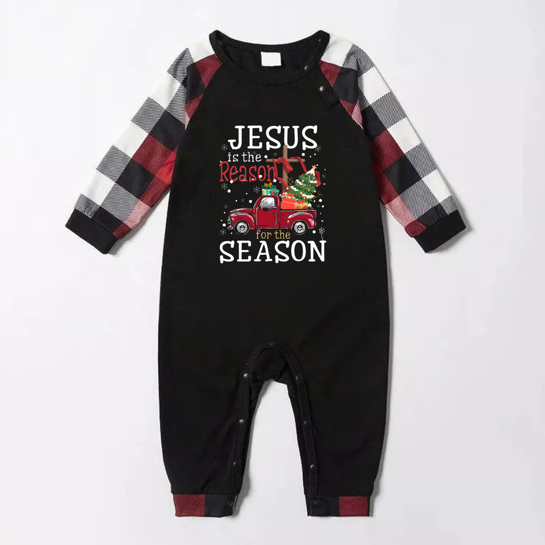 Mirla | Röd och Grå Rutig Julpyjamas-Set med Jesus Är Anledningen Till Säsongen Texttryck-Eva Jonsson