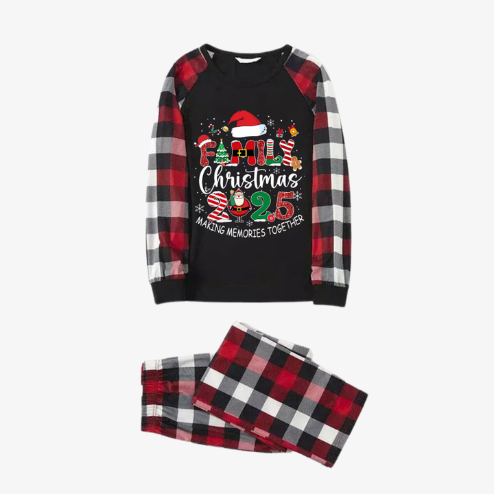 Mirla | Röd och Grå Rutiga Jul-Pyjamas-Set med Texttryck Familjejul 2025 Tillsammans Skapar Vi Minnen-Eva Jonsson