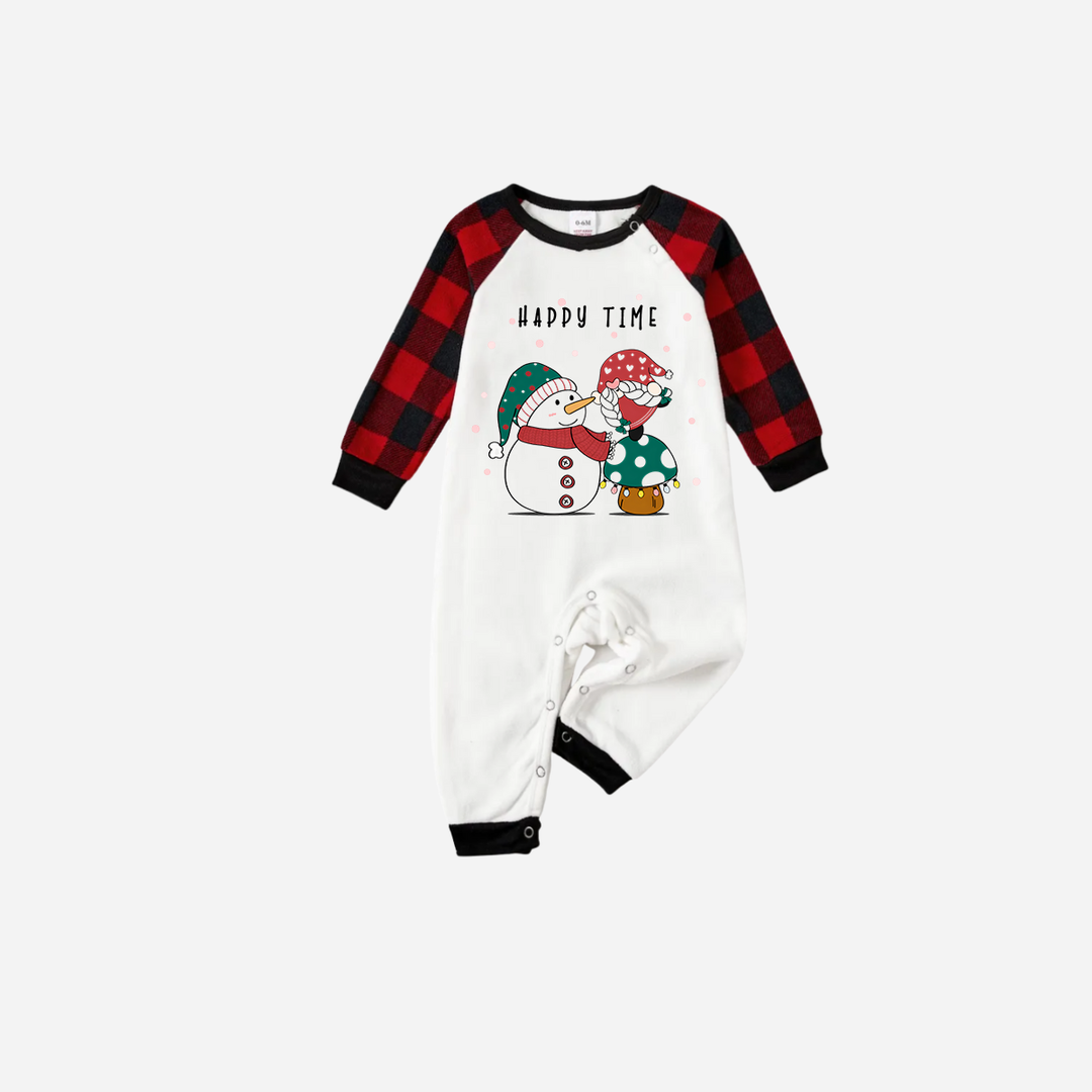 Mirla | Röd och Svart Rutigt Jul-Pyjamaset med Snögubbe och Gnom och Happy Time Texttryck-Eva Jonsson