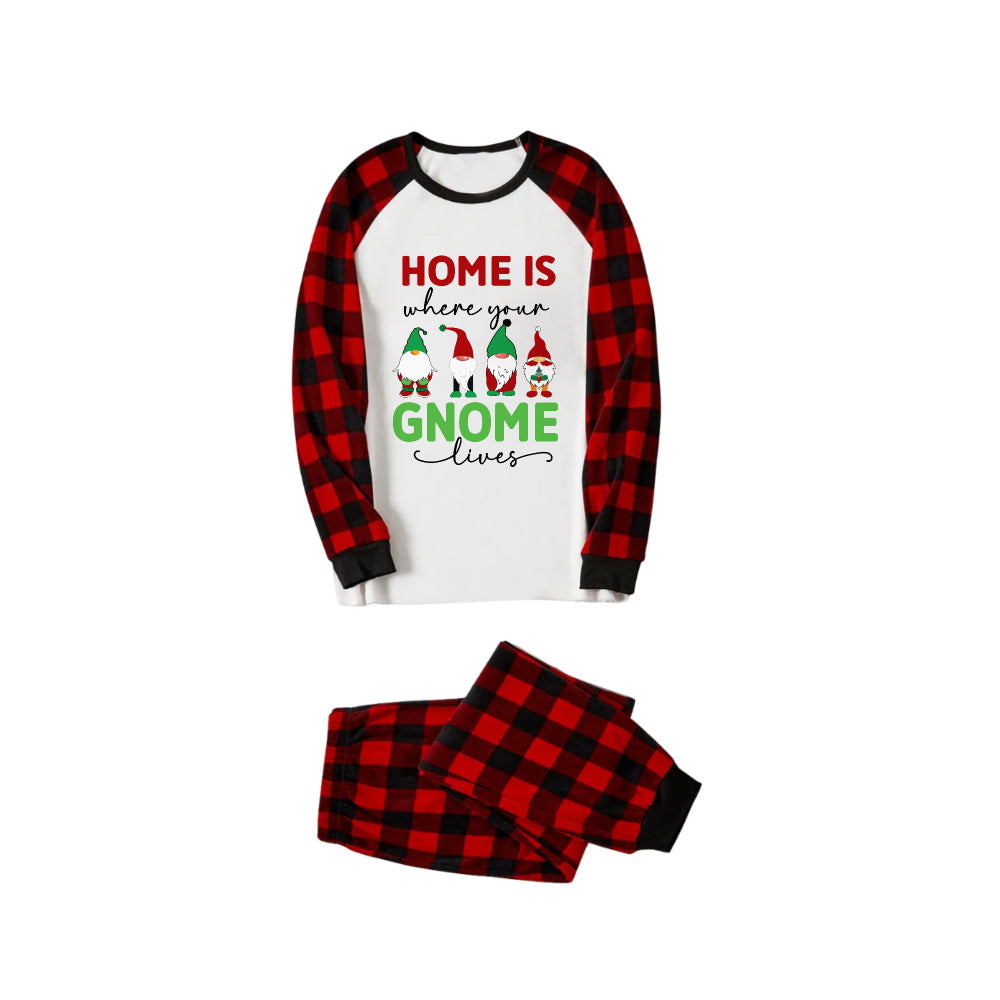 Mirla | Röd och Svart Rutigt Julpyjamas-Set med Gnomier Familj och Jul-Slogan-Tryck-Eva Jonsson