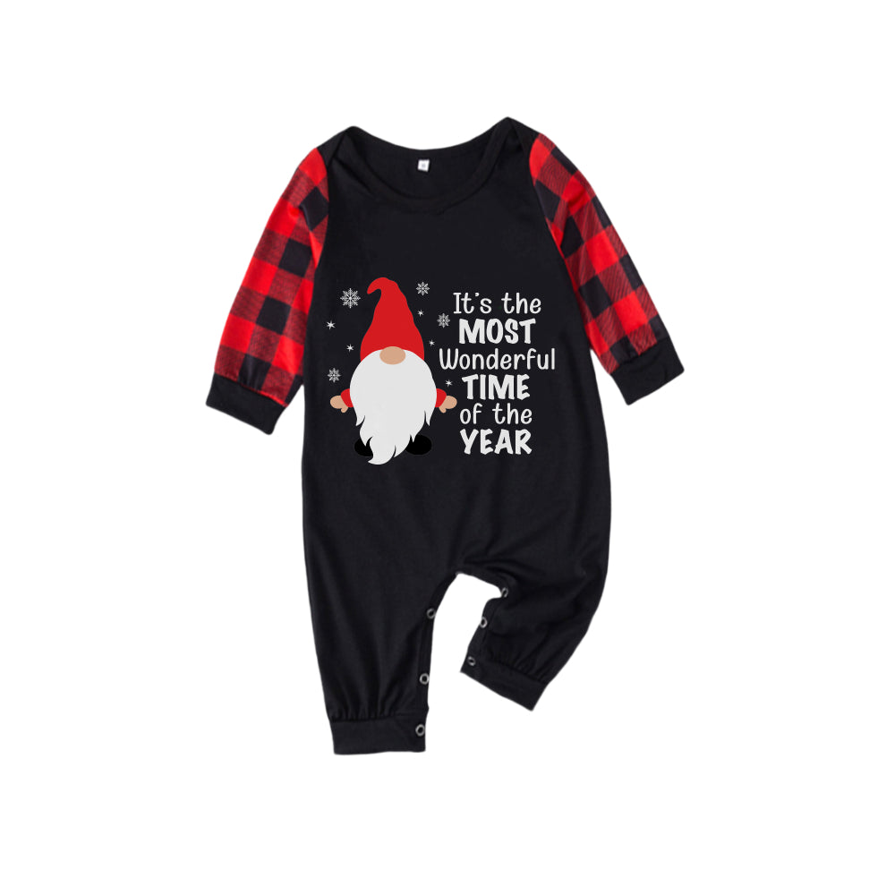 Mirla | Röd och Svart Rutigt Julpyjamas-Set med Tomte och Jultomte-Citat-Eva Jonsson