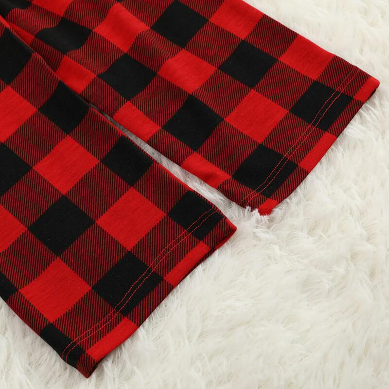 Mirla | Röd och Svart Rutigt Julsovset med Julgran- och Slogansdesigner-Eva Jonsson
