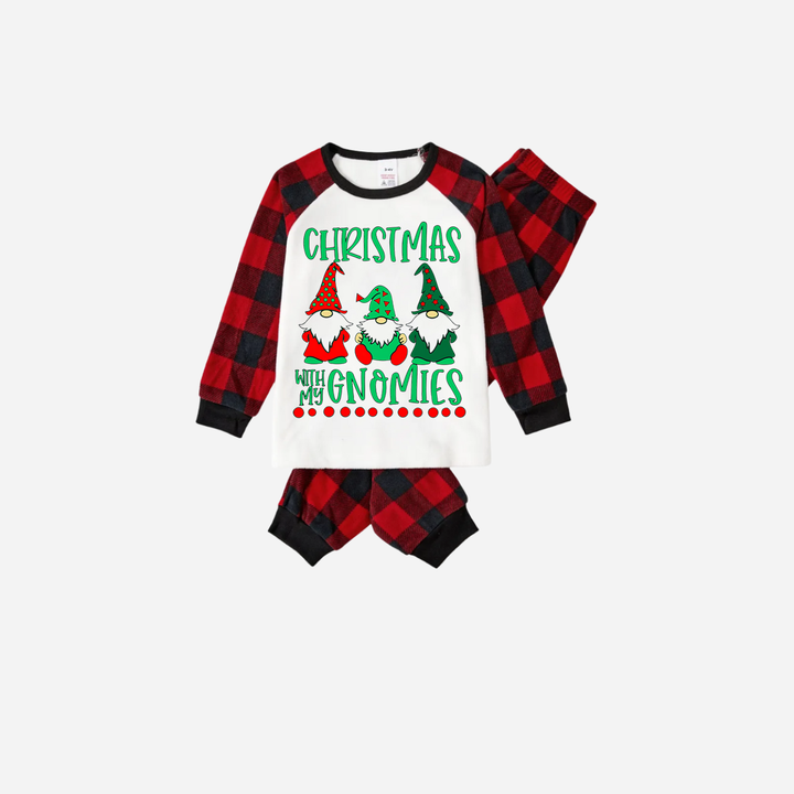 Mirla | Röda och Svarta Rutig Julpyjamas med Christmas With My Gnomies Texttryck-Eva Jonsson