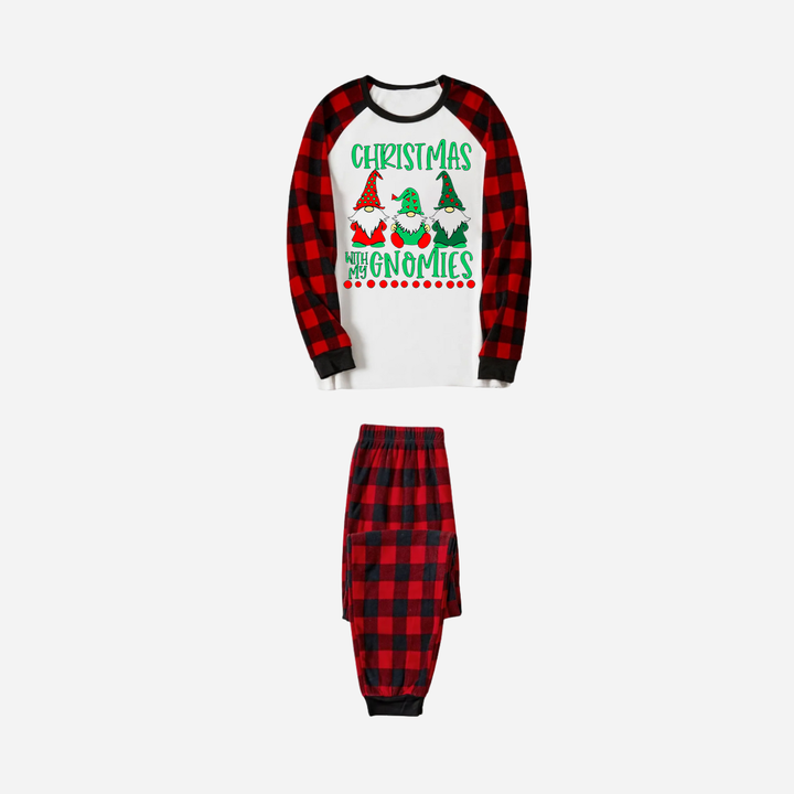 Mirla | Röda och Svarta Rutig Julpyjamas med Christmas With My Gnomies Texttryck-Eva Jonsson
