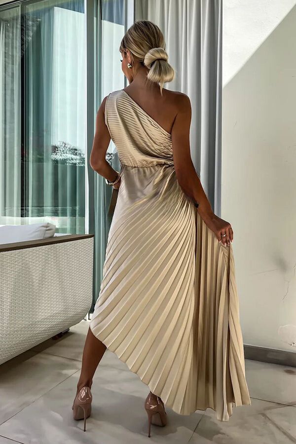 Mirla | Romantiska nätter satin upphöjda blommor elastisk cutout en axel plisserad maxi klänning-Eva Jonsson