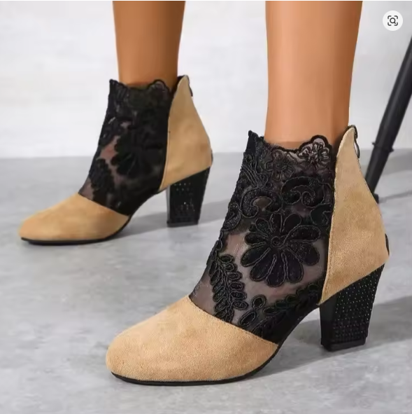 Mirla | Sandaler med spetsblommor-Eva Jonsson