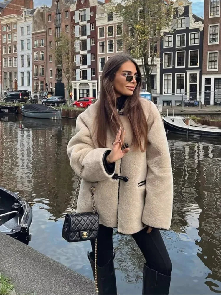 Mirla | Shearling-kappa Oversized Passform Mellanhalt Mjuk och Varm-Eva Jonsson