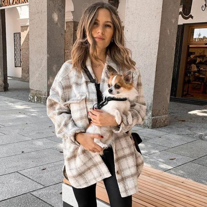 Mirla | Skjortjacka Oversized Passform Mjuk och Lätt Knapplåsning och Bröstfickor-Eva Jonsson