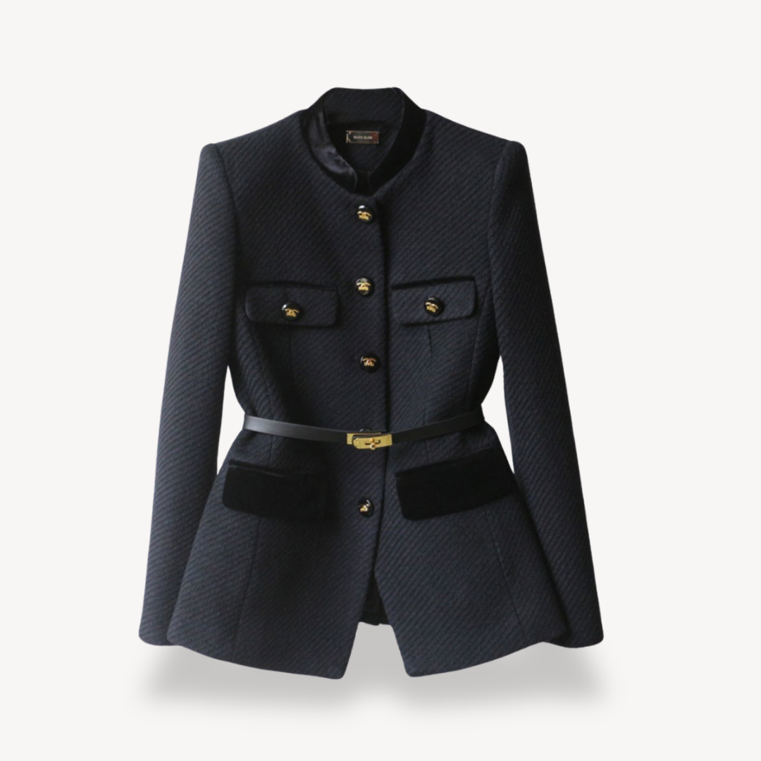 Mirla | Skräddarsydd Bältesblazer – Samt Detalj & Guldton-Finish-Eva Jonsson