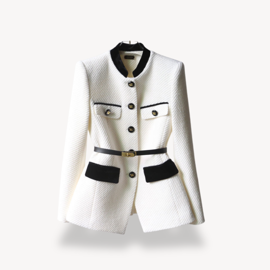 Mirla | Skräddarsydd Bältesblazer – Samt Detalj & Guldton-Finish-Eva Jonsson