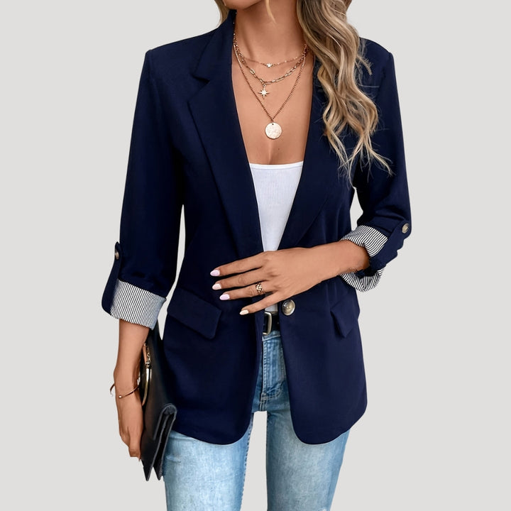 Mirla | Skräddarsydd Blazer – Klassisk Enknappsknappning med Slagärmar-Eva Jonsson