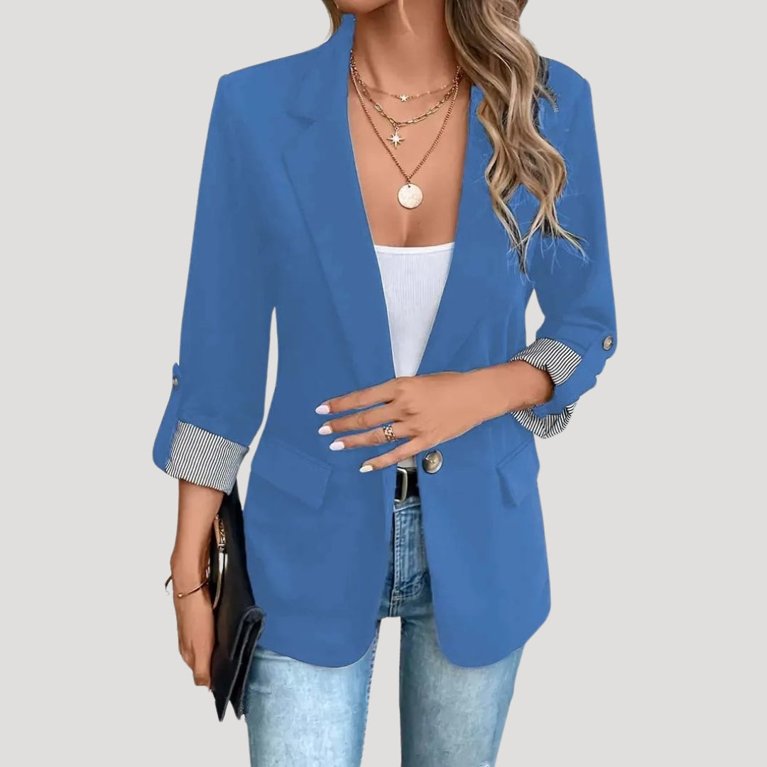 Mirla | Skräddarsydd Blazer – Klassisk Enknappsknappning med Slagärmar-Eva Jonsson