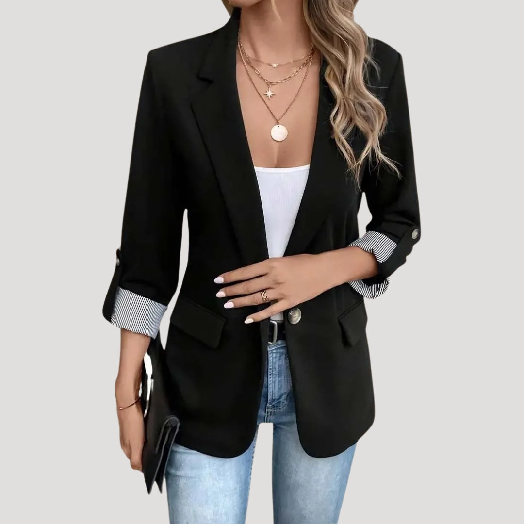 Mirla | Skräddarsydd Blazer – Klassisk Enknappsknappning med Slagärmar-Eva Jonsson
