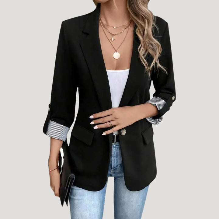 Mirla | Skräddarsydd Blazer – Klassisk Enknappsknappning med Slagärmar-Eva Jonsson