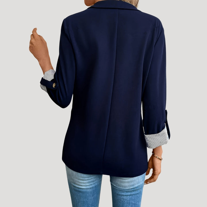Mirla | Skräddarsydd Blazer – Klassisk Enknappsknappning med Slagärmar-Eva Jonsson
