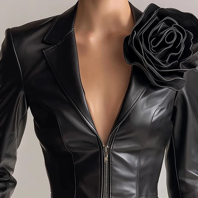 Mirla | Slim-Fit Konstläderjacka med 3D-Blommig Accent-Eva Jonsson