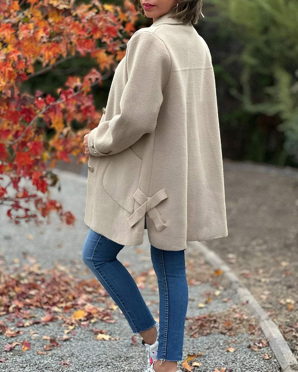 Mirla | Snygg, Elegant Jacka med Stilig Sidoknut-Detalj.-Eva Jonsson