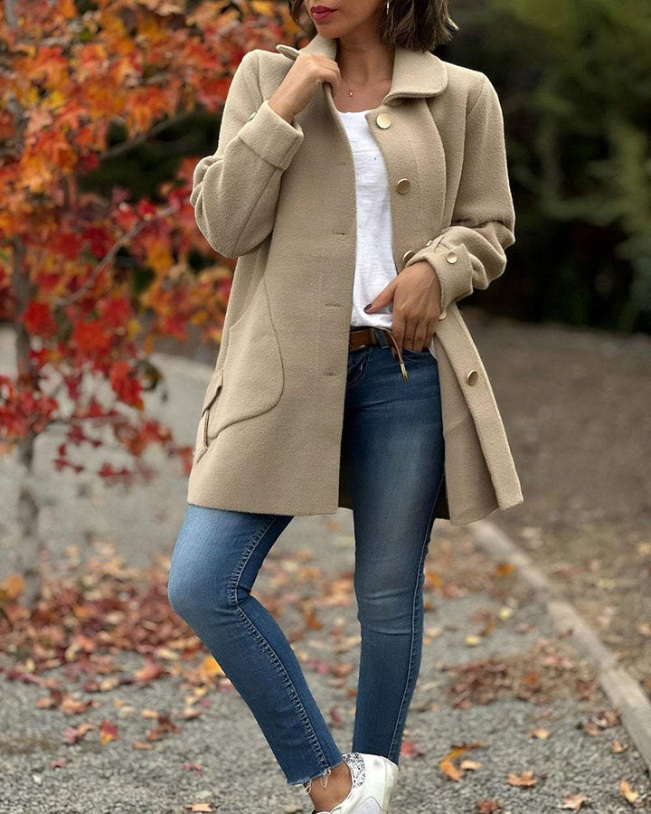 Mirla | Snygg, Elegant Jacka med Stilig Sidoknut-Detalj.-Eva Jonsson