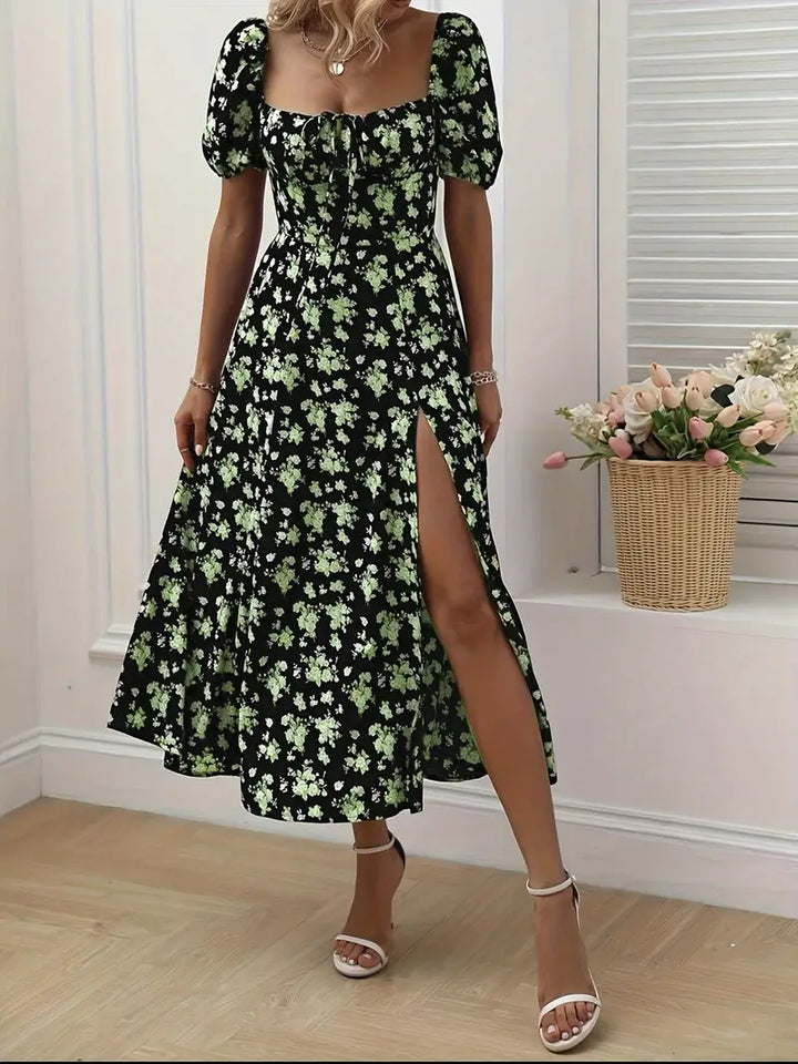Mirla | Snygg klänning med puffärmar i A-linje stil med blommönster-Eva Jonsson
