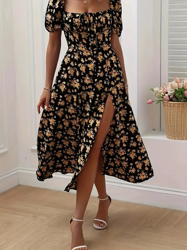 Mirla | Snygg klänning med puffärmar i A-linje stil med blommönster-Eva Jonsson