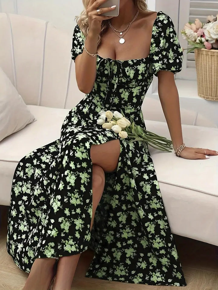 Mirla | Snygg klänning med puffärmar i A-linje stil med blommönster-Eva Jonsson