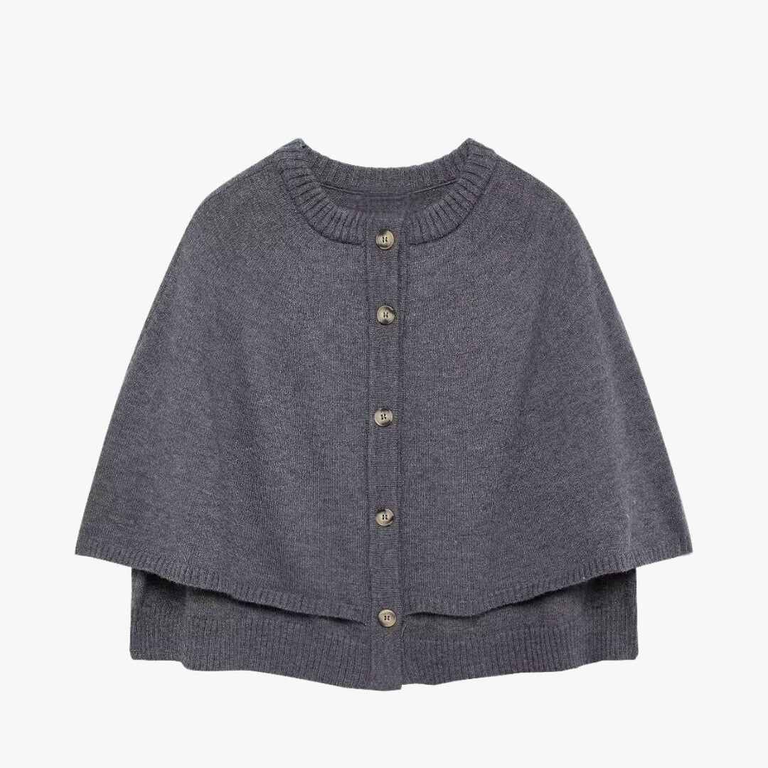 Mirla | Stickad cape med knappar och vågig fåll-Eva Jonsson