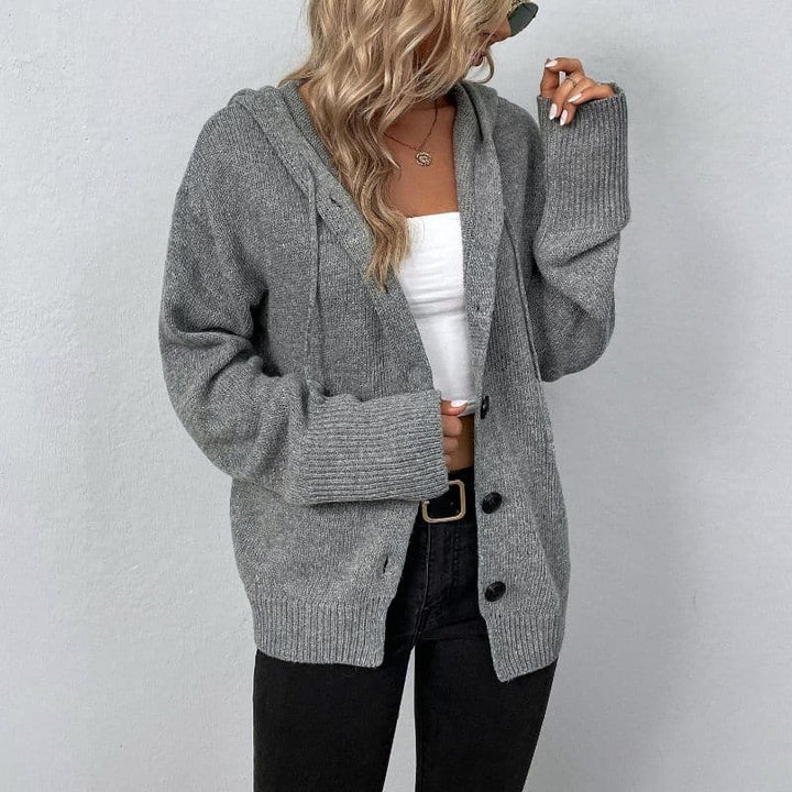 Mirla | Stickad cardigan -Mjuk och varm med huva och knäppning Lätt passform-Eva Jonsson